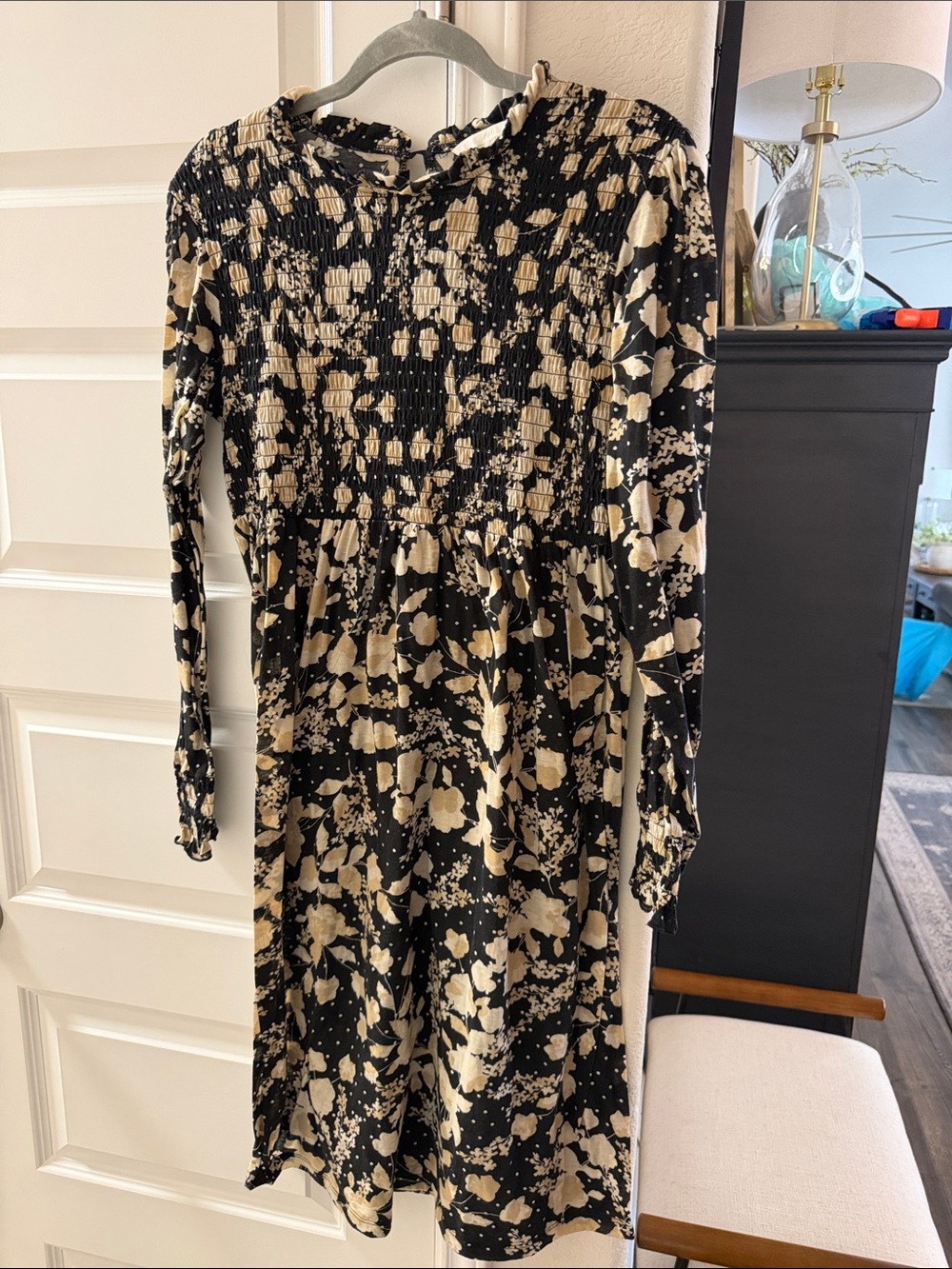 Women’s H&M Maternity Black and Beige Floral Long-Sleeve Smocked Dress Large